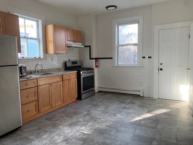 32 E Cottage St, Unit #2 in Boston, MA - Foto de edificio - Building Photo