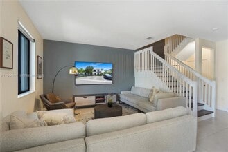 20648 NE 7th Pl in Miami, FL - Foto de edificio - Building Photo