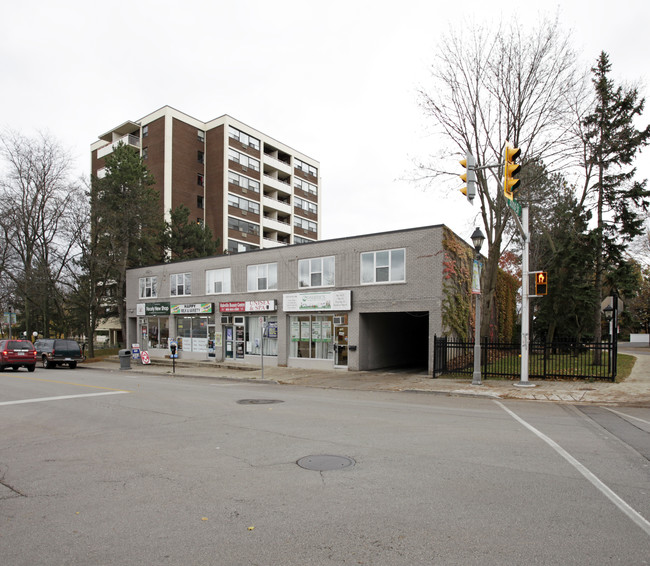 204-206 Kerr St in Oakville, ON - Building Photo - Primary Photo