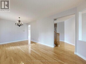 28 Laurentide Crescent in Brampton, ON - Building Photo - Building Photo