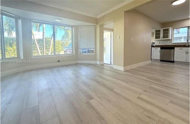 716 NE 7th St in Hallandale Beach, FL - Foto de edificio - Building Photo