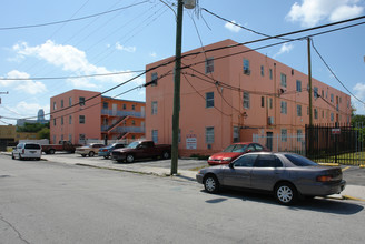 540 NW 7th St in Miami, FL - Building Photo - Building Photo