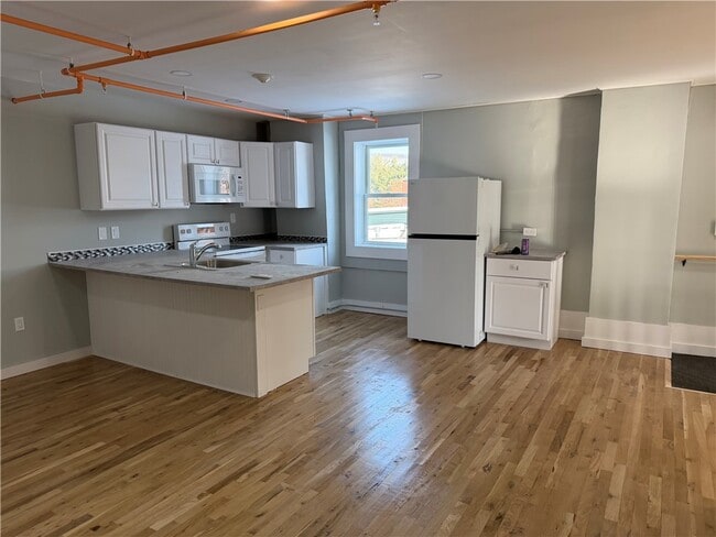 123 W Market St in Corning, NY - Building Photo - Building Photo