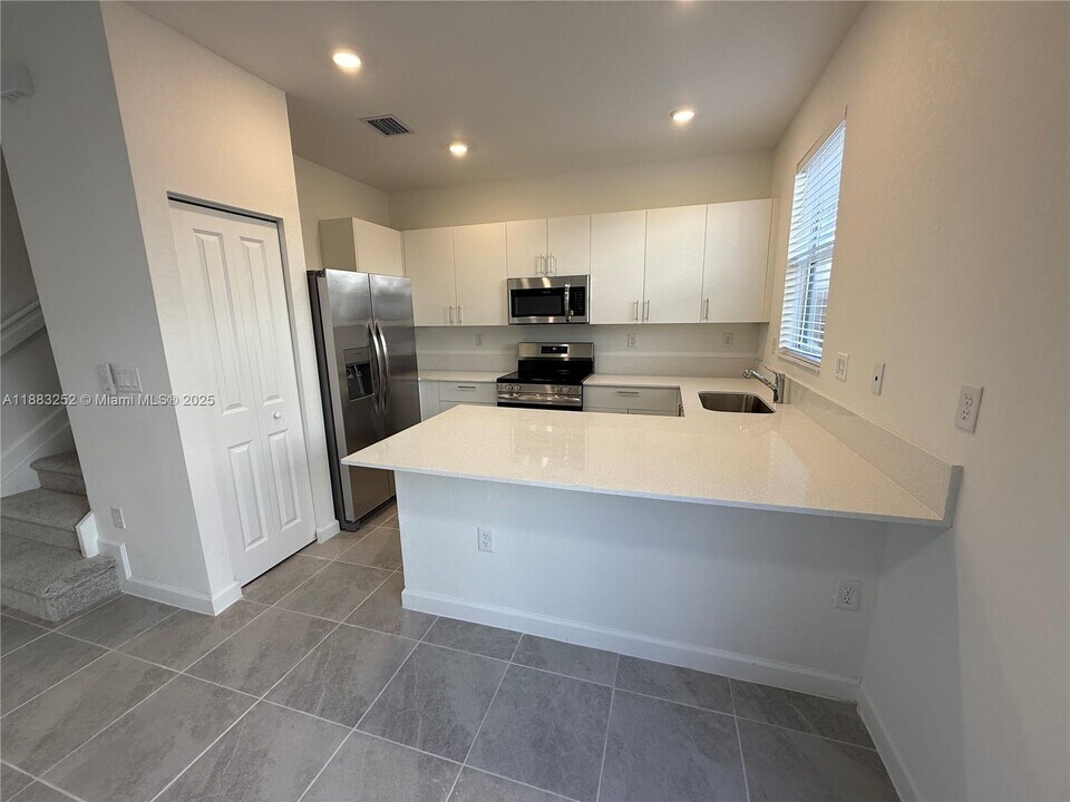 2844 SE 26th Ter in Homestead, FL - Building Photo