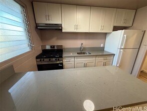 2105 Algaroba St in Honolulu, HI - Building Photo - Building Photo