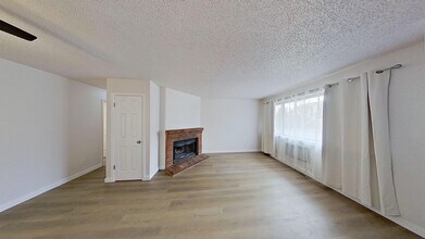 2000 Pierce St in Edgewater, CO - Foto de edificio - Building Photo