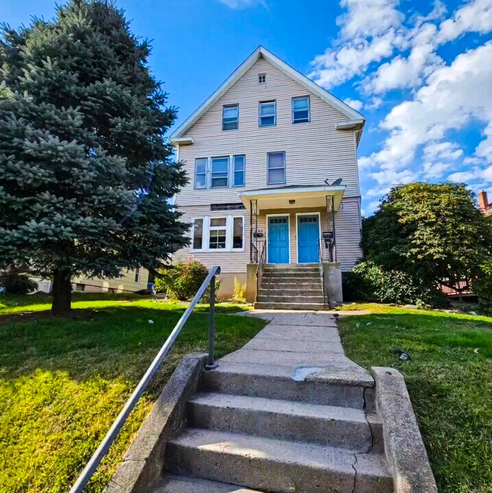 204 Broad St in Meriden, CT - Building Photo