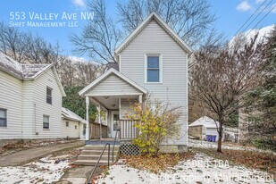 553 Valley Ave NW in Grand Rapids, MI - Building Photo