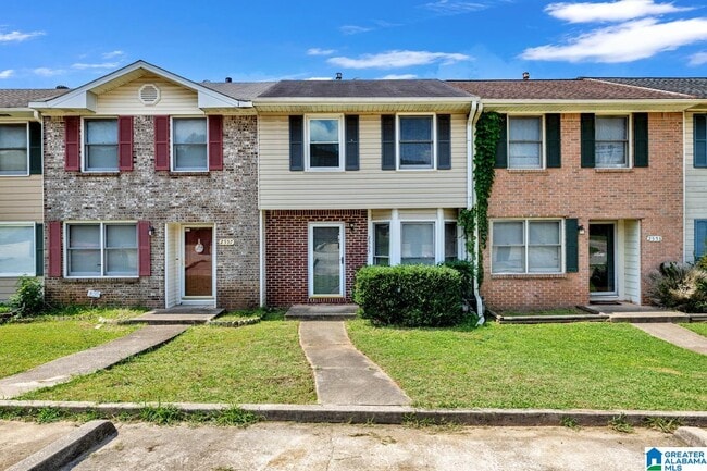 2555 Hampstead Dr in Birmingham, AL - Building Photo - Building Photo