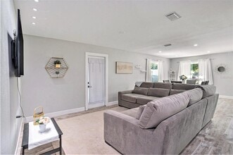 3012 N Highland Ave in Tampa, FL - Building Photo - Building Photo