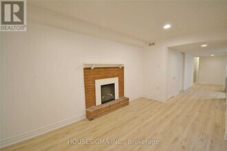95 Orsett St in Oakville, ON - Building Photo - Building Photo
