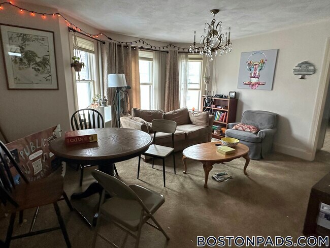 11 Bowdoin St in Medford, MA - Building Photo - Building Photo