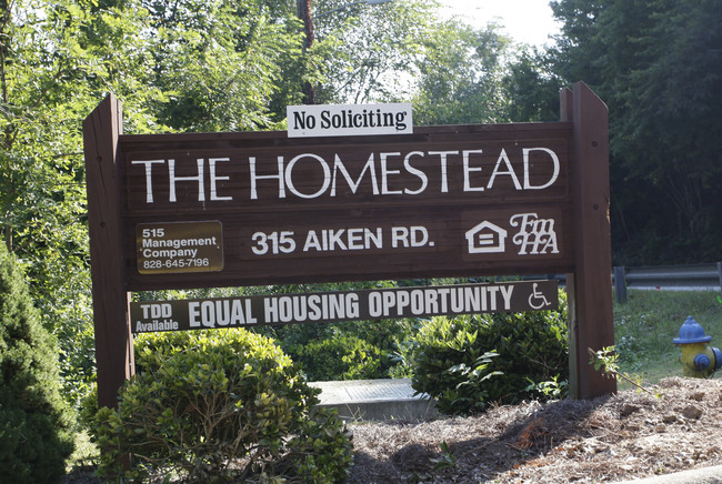Homestead Apartments in Asheville, NC - Foto de edificio - Building Photo