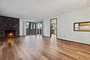 14327-14123 123rd Ave NE in Kirkland, WA - Building Photo