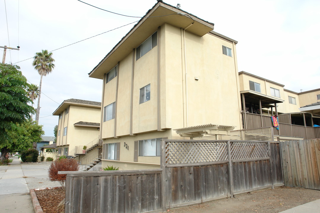 321 Katherine Ave in Salinas, CA - Foto de edificio