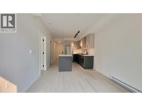 2002 St George St in Port Moody, BC - Building Photo - Building Photo