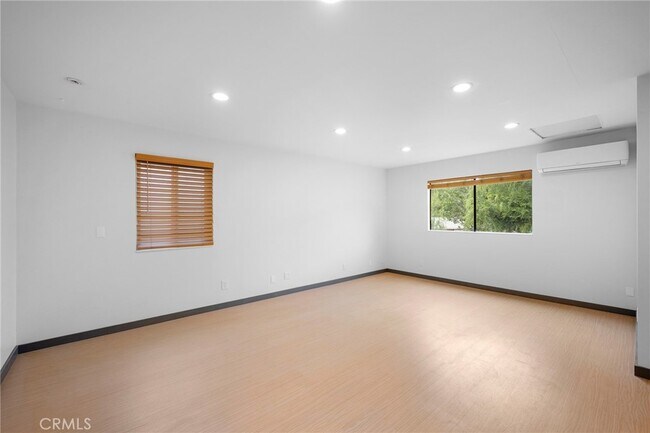 10377 McBroom St in Los Angeles, CA - Building Photo - Building Photo