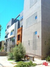 11925 Kling St-Unit -206 in Los Angeles, CA - Building Photo - Building Photo