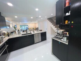 3756 NE 167th St in North Miami Beach, FL - Building Photo