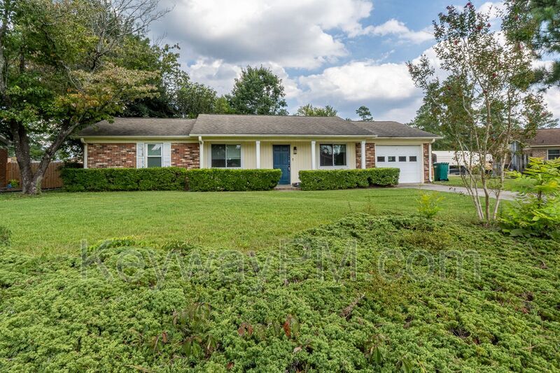 208 Woodland Dr in Martinez, GA - Building Photo