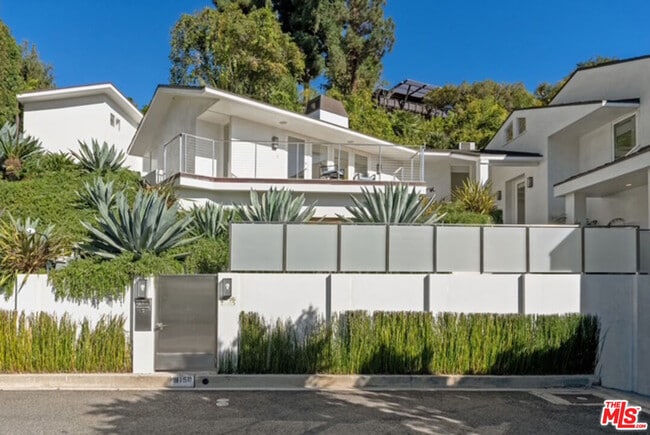 9150 Warbler Way in Los Angeles, CA - Building Photo - Building Photo