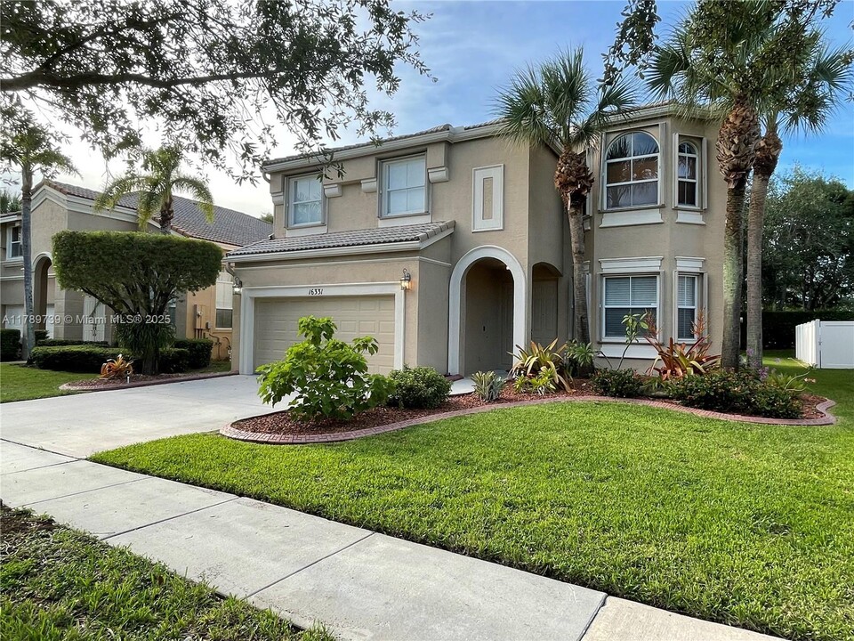 16331 SW 49th Ct in Miramar, FL - Building Photo