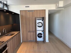 81 Wellesley St E in Toronto, ON - Building Photo - Building Photo