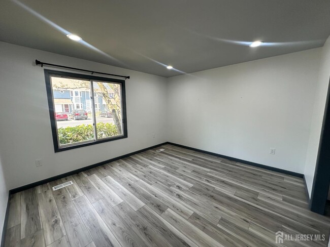 12 Regal Dr in Monmouth Junction, NJ - Building Photo - Building Photo