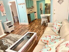 800 S Westland Drive, Unit 15 The Pink Flamingo in Appleton, WI - Building Photo