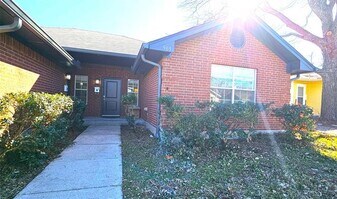 903 W Congress St in Denton, TX - Building Photo