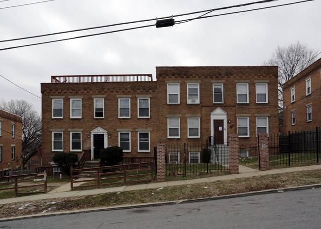 28 Galveston Pl SW in Washington, DC - Foto de edificio - Building Photo