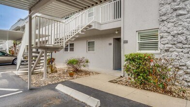 6777 Winkler Rd in Ft. Myers, FL - Foto de edificio - Building Photo