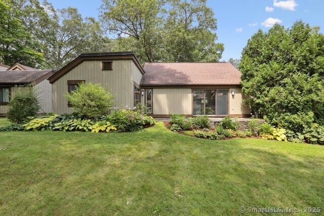 122 Heritage Vlg in Southbury, CT - Building Photo