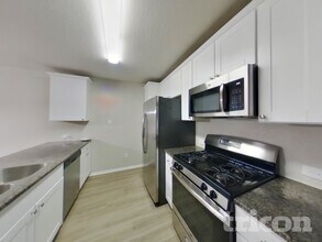 8902 Lamus Wheel in San Antonio, TX - Foto de edificio - Building Photo