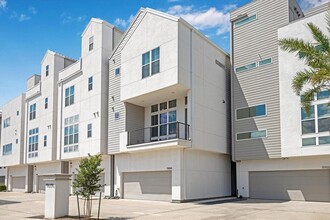 5904 E Post Oak Ln in Houston, TX - Foto de edificio - Building Photo