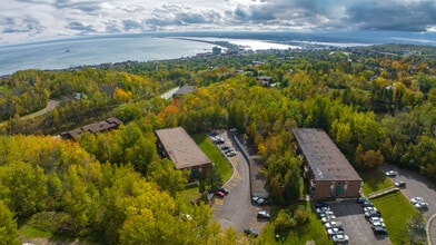 Villa Hills in Duluth, MN - Foto de edificio - Building Photo