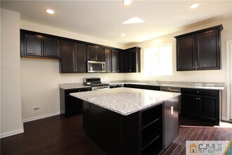 45 Green St in North Brunswick, NJ - Building Photo - Building Photo