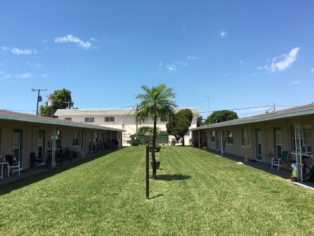 San Marco in Venice, FL - Foto de edificio