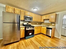 695 N Main St, Unit 3 in Fall River, MA - Building Photo
