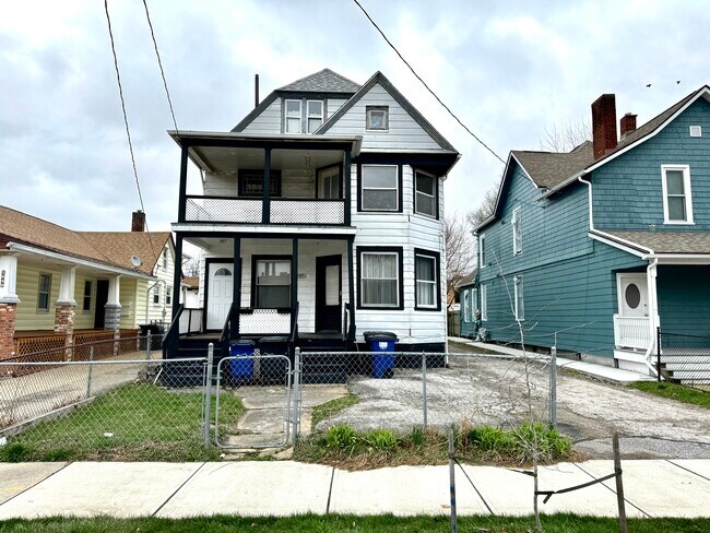 1851 W 58th St, Unit LOWER