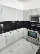 8465 NW 108th Path in Doral, FL - Foto de edificio - Building Photo