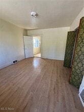 3660 E 76th St in Cleveland, OH - Building Photo - Building Photo