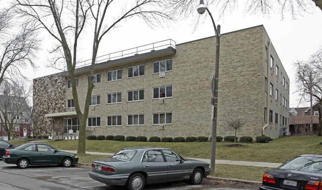 Belleview Park Apartments in Milwaukee, WI - Foto de edificio - Building Photo