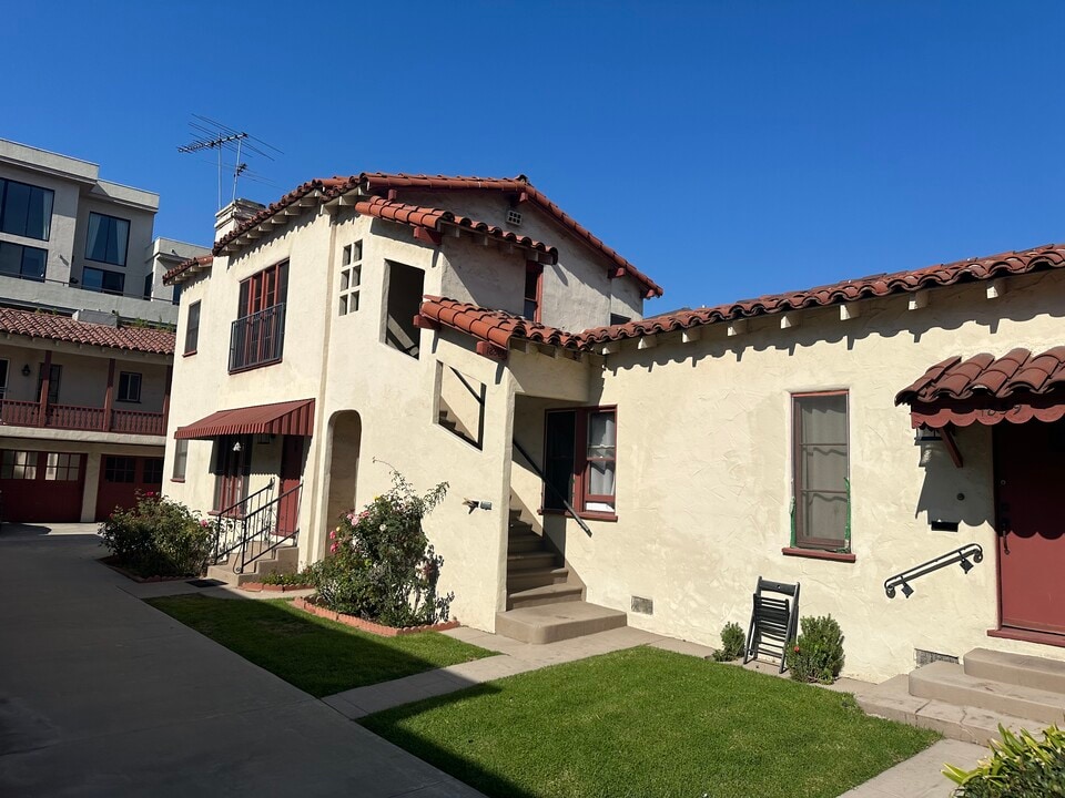 1859 Kelton Ave, Unit 1861.5 in Los Angeles, CA - Building Photo