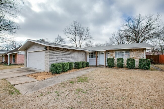 811 Brentwood Ln, Unit 103 in Richardson, TX - Building Photo - Building Photo