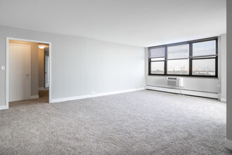 Oglesby Towers Apartments in Chicago, IL - Building Photo - Interior Photo