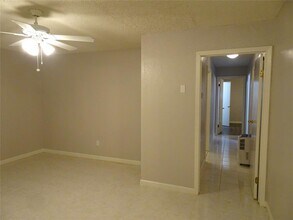 134 Memory Ln in Houston, TX - Building Photo - Building Photo