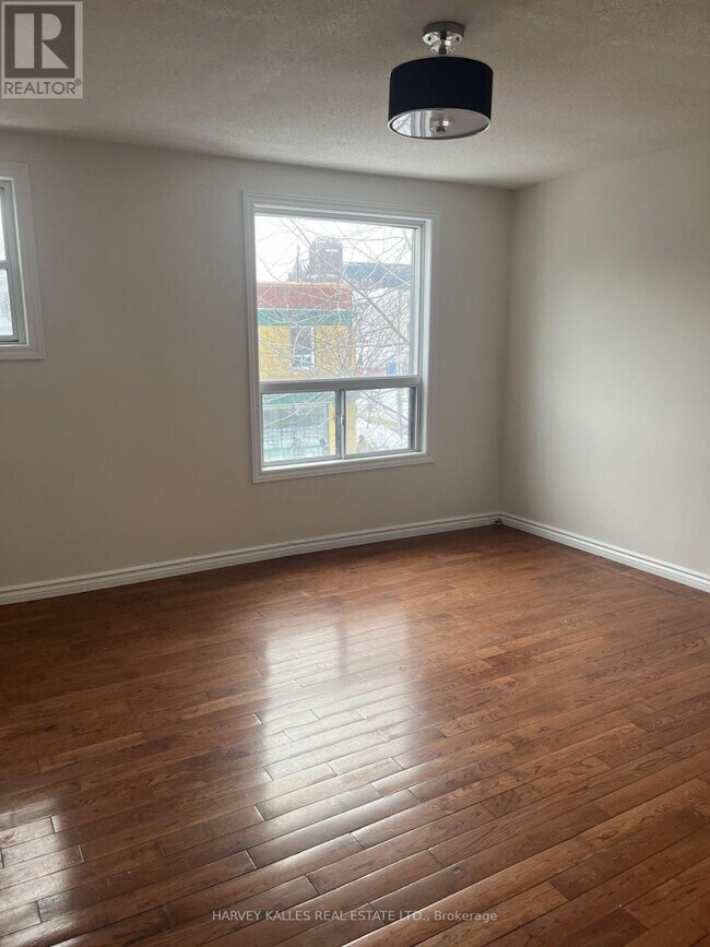 property at 916 Bloor St W