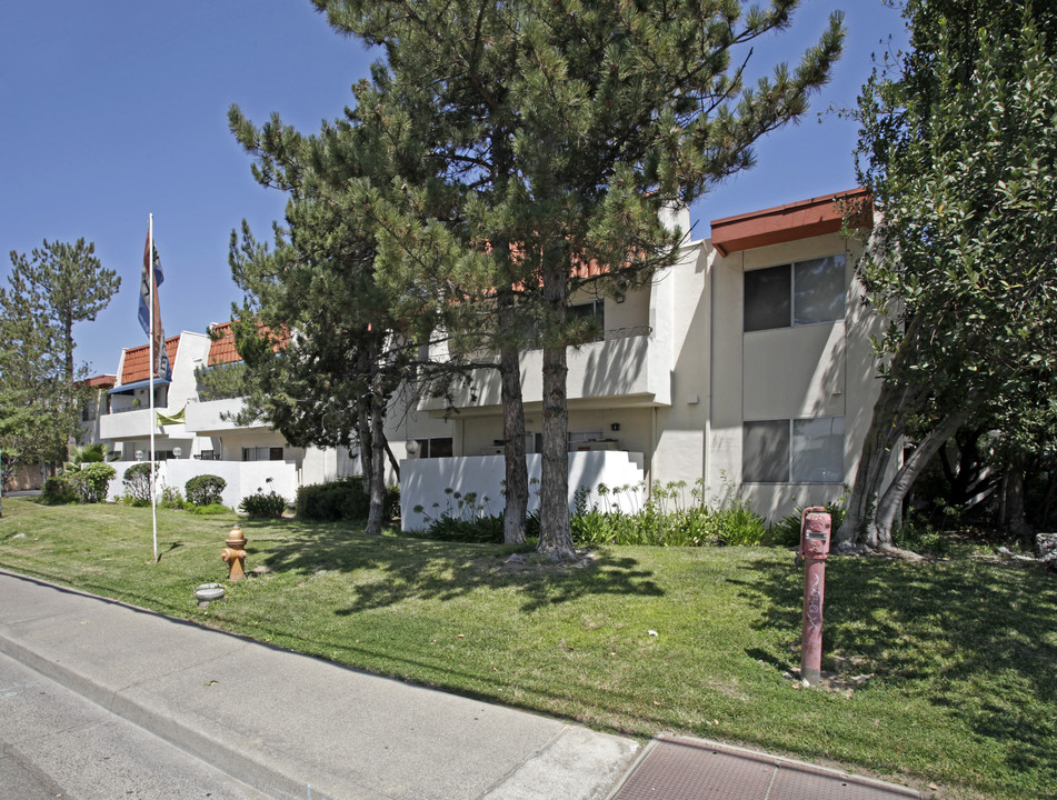 Morse Plaza in Sacramento, CA - Building Photo