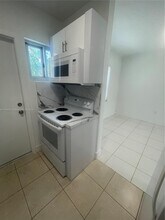 553 SW 7th St in Miami, FL - Foto de edificio - Building Photo